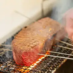 しっとりとした和牛の上質な旨みがクセになる『黒毛和牛コース』