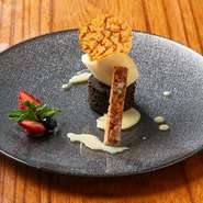 見た目も華やかな、コースの最後を締めるのにふさわしい一品