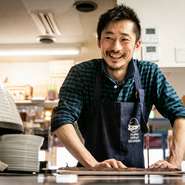 「お客さまには生産者の方の人柄や畑の所在地など、できるだけ多くの情報をお伝えするようにしています」と話す野澤氏。安心・安全な食材をゲストに届けるという、お店の方針が伝わってきます。