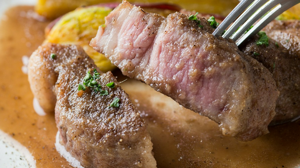 秋田県鹿角特産「輝々（きらきら）ポーク」を使ったメイン料理