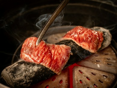幸福感が高まる“肉おさめ”の皿『イチボの備長炭直火焼き』