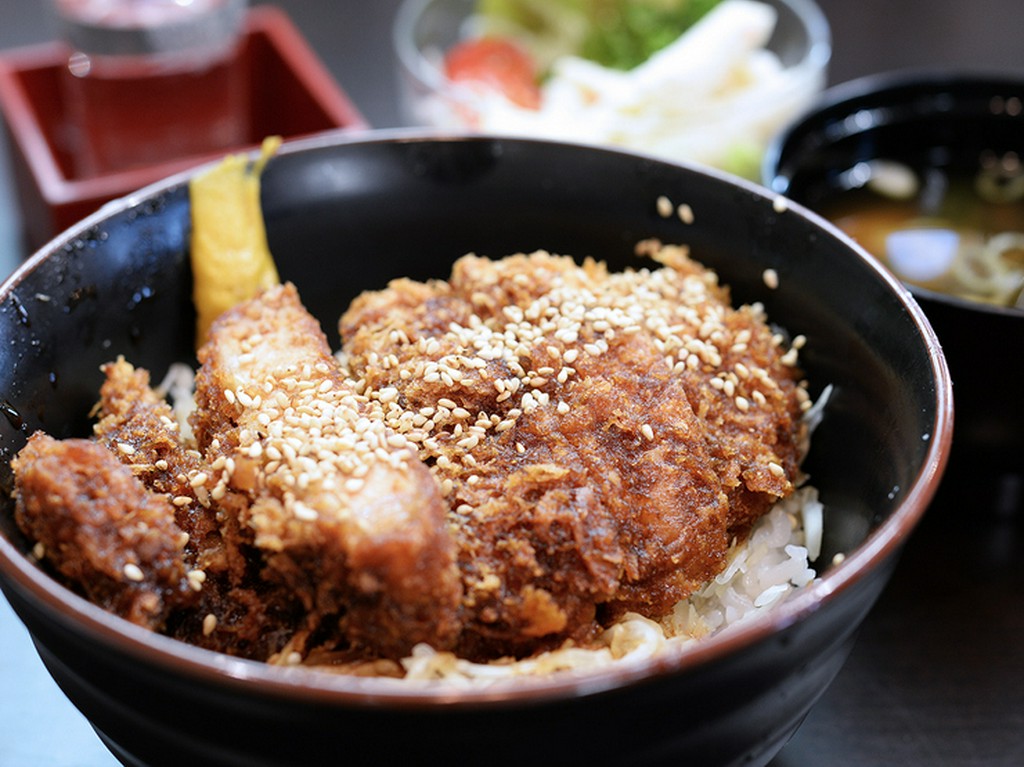 甘じょっぱい自家製ソースに絡んだカツがおいしい『ソースカツ丼』