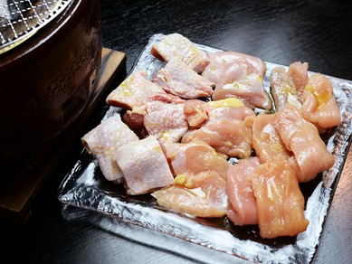 福島の地鶏や銘柄鶏を一度に味わえる炭火焼肉『地鶏9種盛り』