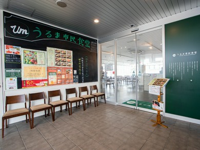 優しい光が差し込む、キレイな空間。ホッとくつろげる店