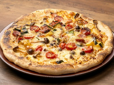 人気No.1！炙りベーコンの自家製生地でつくる『マルゲリータピッツァ』