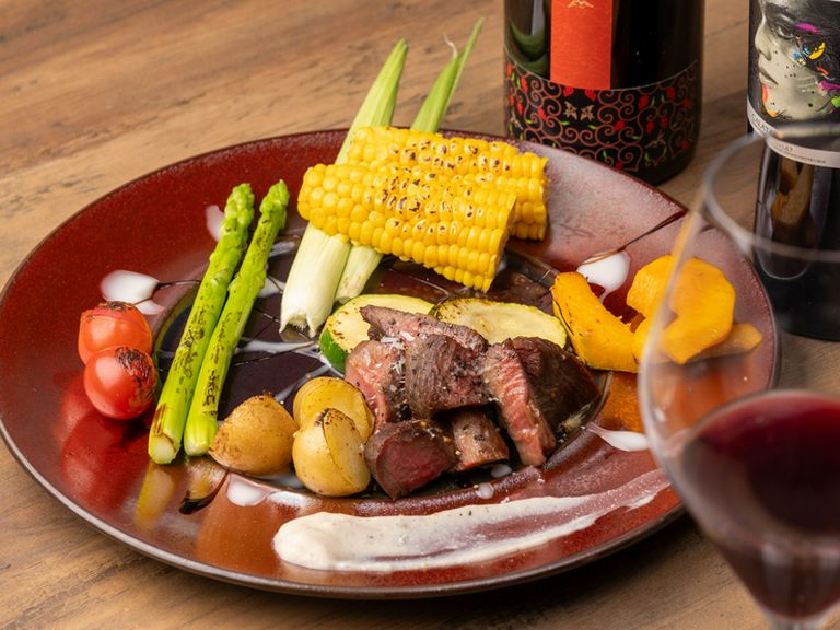 天然鹿の旨みを彩る、旬野菜との贅沢な出合い『東広島産天然鹿もものロースト 彩り野菜のグリル』