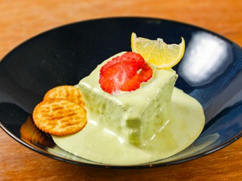 見た瞬間、思わず笑顔溢れるような料理を提供