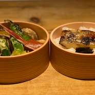 値段はお魚により変動します
おすすめのお魚を特製の西京味噌に漬け込みました。
15種類のいろんなお野菜とご一緒にどうぞ。
1日10食限定ですので
昼のお渡しは前日まで
夜のお渡しは当日13時までにご予約ください。