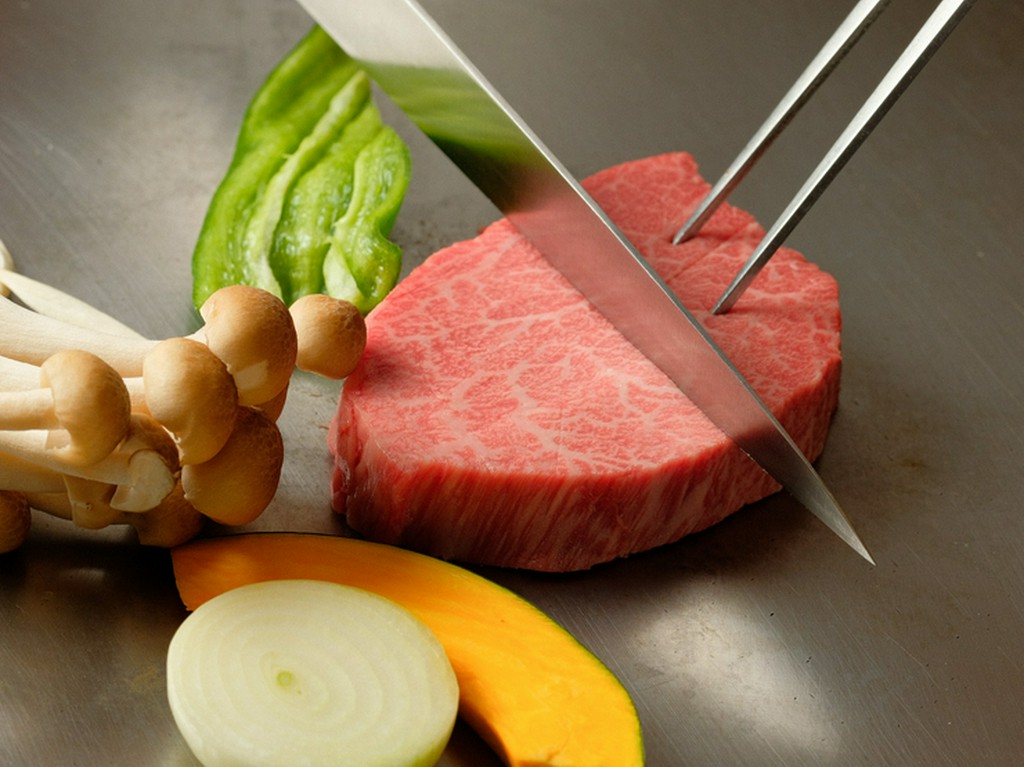 おいしさにこだわり厳選された黒毛和牛は、とろけるような食感