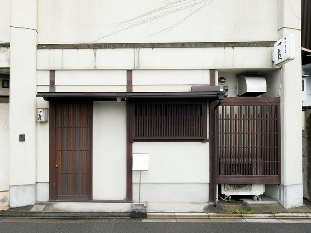 京都御所まで徒歩5分と観光にも好立地