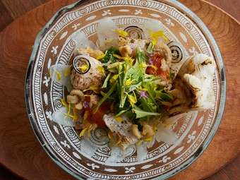 ふぐのあらゆる部位を堪能できる『ふぐのサラダ』