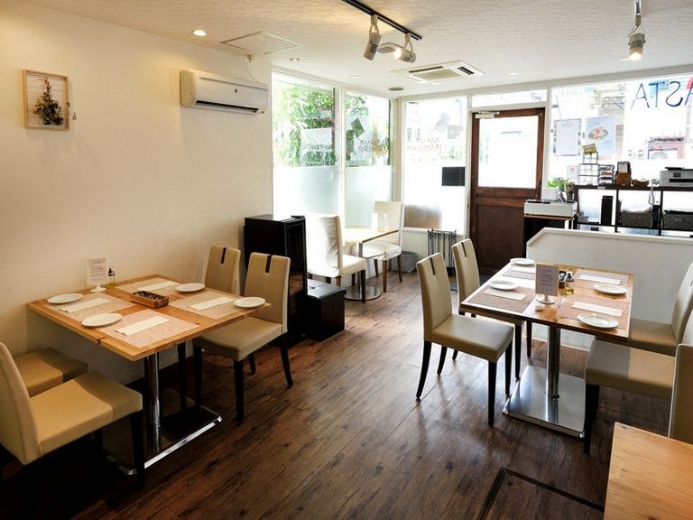 4人掛け、2人掛けなど、シチュエーションに合わせて利用できます