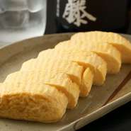 フワフワでしっとりとした食感の一品。だしの香りを楽しめるようにとシンプルな味付けにされています。食した瞬間に繊細で優しい味わいが口いっぱいに広がり、思わず笑みがこぼれそうです。