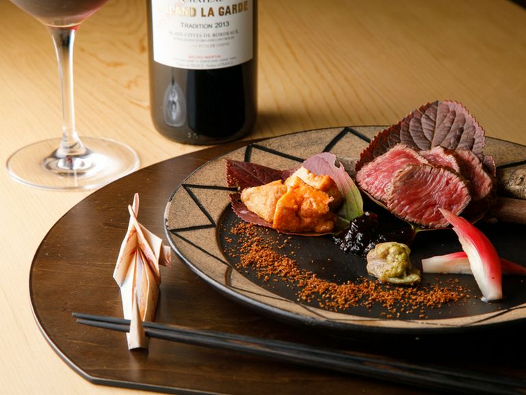 料理とお酒のマリアージュを楽しみ、思い思いのひとときを満喫