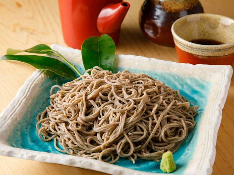 スペシャリテは、香り引き立つ力強い『手打ち十割蕎麦』