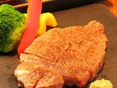 ジューシーで歯がいらない程やわらかい『広島牛ヒレステーキ』