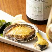 新鮮な瀬戸内産のあわびステーキや江田島産の殻付きカキなども当店の人気商品。広島牛だけではなく、その他食材も地産地消にこだわってます！