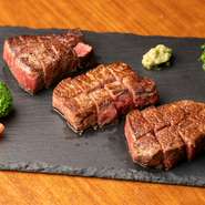 赤身と脂のバランスが絶妙なA4ランク広島牛。単品・コースでは、ヒレ・ランプ・サーロインの3種のステーキを用意。それぞれ約100g楽しめるほか、『肉づくしコース』では3種の食べ比べもお楽しみいただけます。