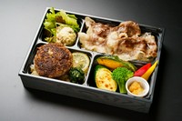 青ひげ厳選の広島牛100%ハンバーグステーキと鉄板で焼き上げた広島牛焼肉が食べられる特別なお弁当です。※最低配達金額 15,000 円