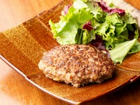 A4等級広島牛のヒレ・サーロイン・ランプを100％使用したソースのいらない限定ハンバーグステーキ弁当です。