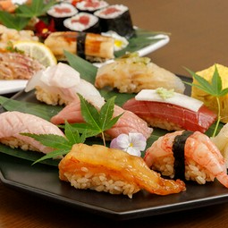 ちょっとだけ贅沢に美味しいにぎり寿司をたくさん色々食べてみたい方にお薦めの握りセットになります。

