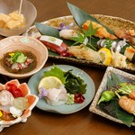 ランチにお寿司は少なくていいから、おつまみを色々食べてみたい女性の方にお薦めのコースになります。