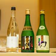 日本酒は12種類から15種類の飲み頃の日本酒を用意。現在提供しているお酒がなくなり次第、新たな日本酒を入れ替わりで提供。その時期おいしいさまざまな銘柄との出合いも楽しめます。