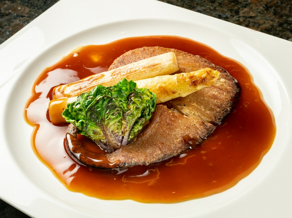 濃密な味わいに香りをプラス『フカヒレの鉄板姿焼き』