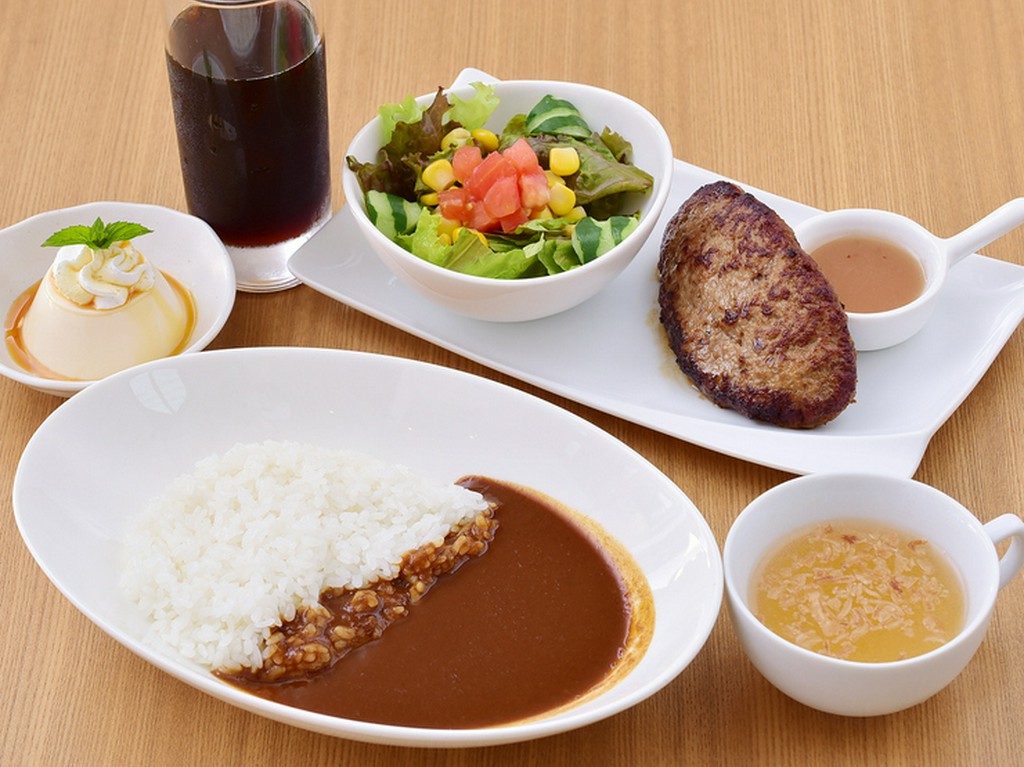 甘さと辛さの絶妙なハーモニー『マインズカレーセット』