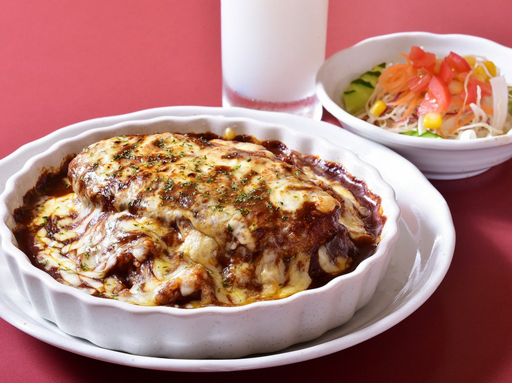 チーズ×ハンバーグ×カレー、おいしさの三重奏『グリルバーグカレー』