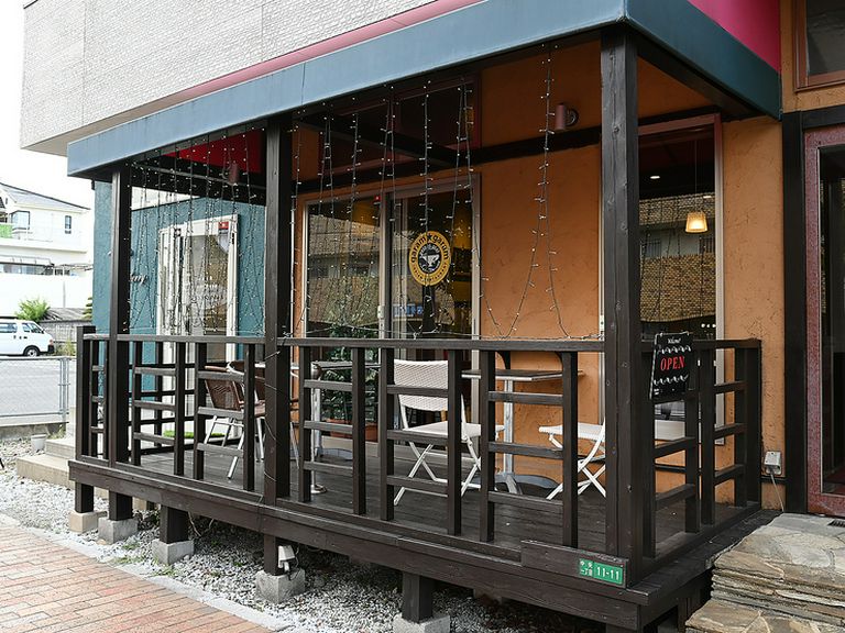 爽やかな空気もご馳走! テラス席も充実