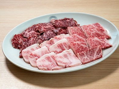 牛肉の上等な部位を堪能できる『九州産　黒毛和牛3種盛り（大）』
