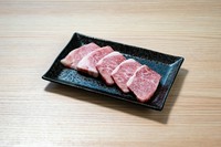 霜降りを堪能してください。口の中でとろける王道カルビ。