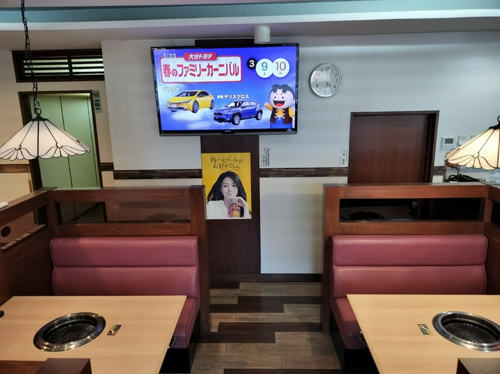 各テーブルのロースターは強力に煙を吸い込むタイプ