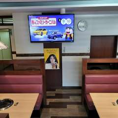 各テーブルのロースターは強力に煙を吸い込むタイプ