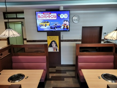 各テーブルのロースターは強力に煙を吸い込むタイプ