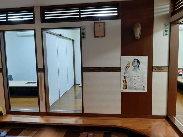 小上がりにはいくつかの個室を用意。用途に応じて利用できます