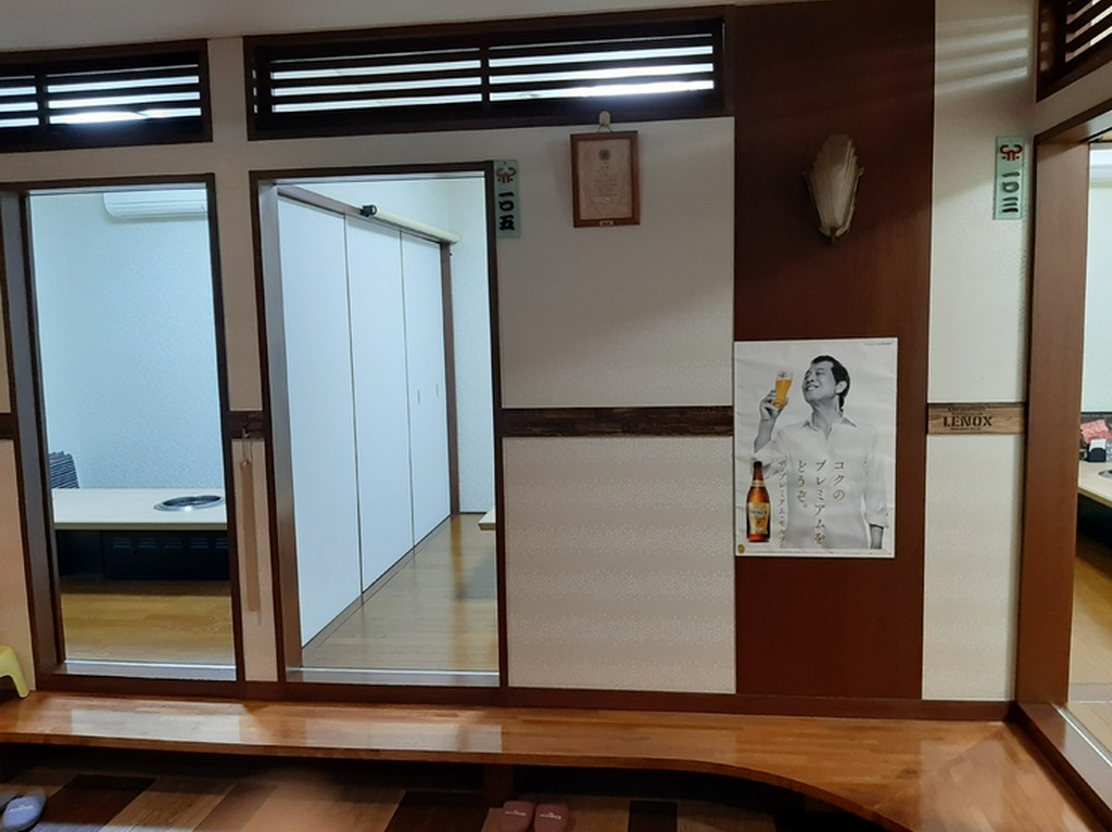 小上がりにはいくつかの個室を用意。用途に応じて利用できます