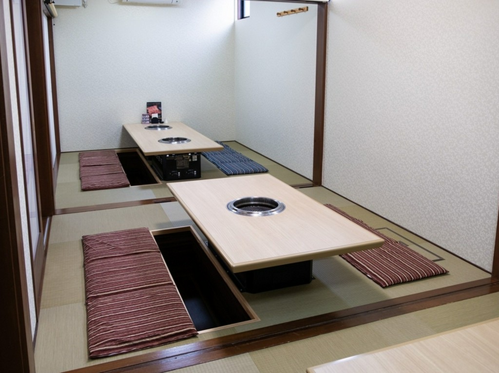 掘りごたつ完備で３０人まで入れるお部屋があります　三世代対応