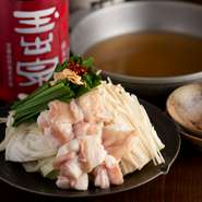 馳選が自信をもってオススメするこだわりの特上ウニは北海道産の新鮮なウニです。もつ鍋も一緒になったセットで、お気軽に楽しめるコースをご用意しました。