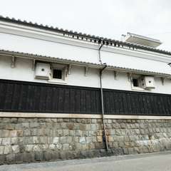 蔵が多く並ぶ四間道エリアの中でも隠れ家的な雰囲気に包まれた店