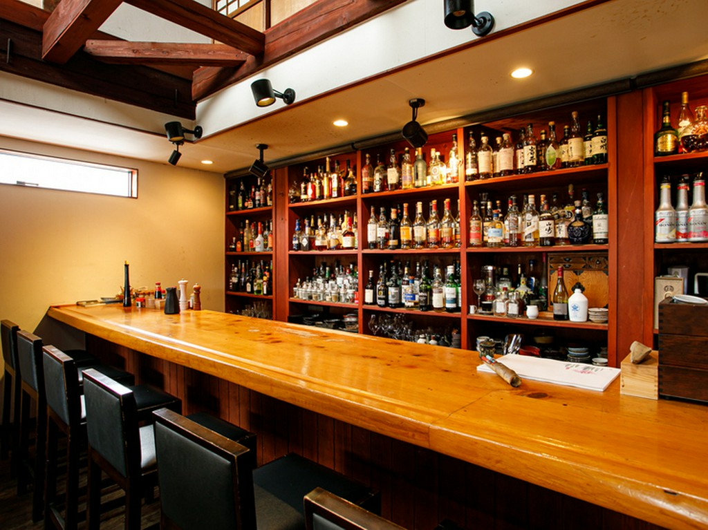 ゆったりとしたくつろぎの時間を過ごせるバー