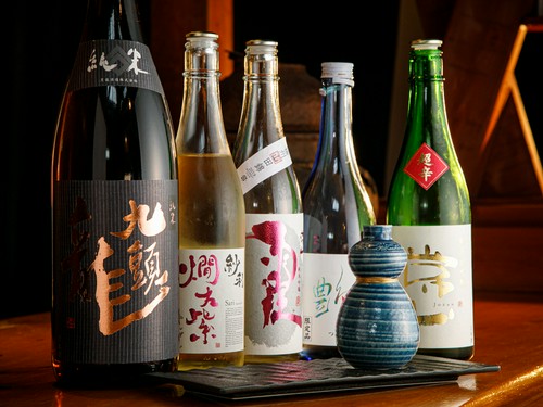 日本酒ファンを魅了する希少な銘柄も多数ストック