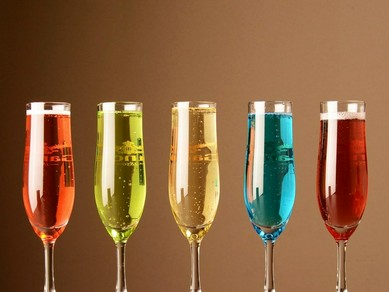 イタリア産のワインや、飲みやすいカクテルなどが豊富に揃う