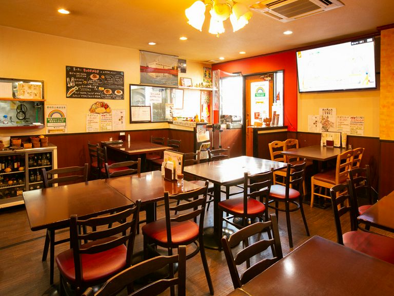 異国情緒あふれる店内、普段の食事やデートなど多彩な場面に対応