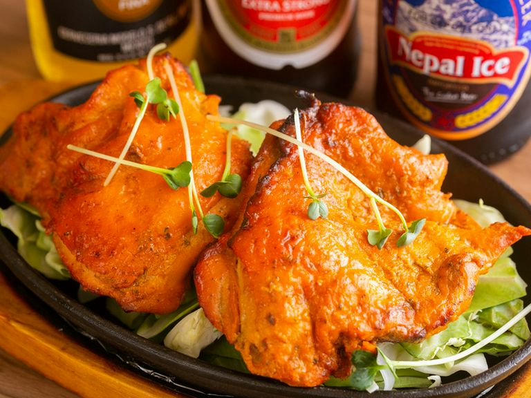 思わずかぶりつきたくなる、骨なしチキンの炭火焼き『チキンティッカ(2Piece/4Piece)』