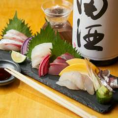 うまい日本酒にはやっぱりこれ！全国の市場から毎日仕入れる『お刺身五点盛り』
