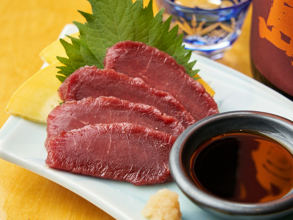 ちょっと驚く安さでしかもこのおいしさ。全国から取り寄せる『馬刺し』