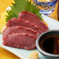 ちょっと驚く安さでしかもこのおいしさ。全国から取り寄せる『馬刺し』