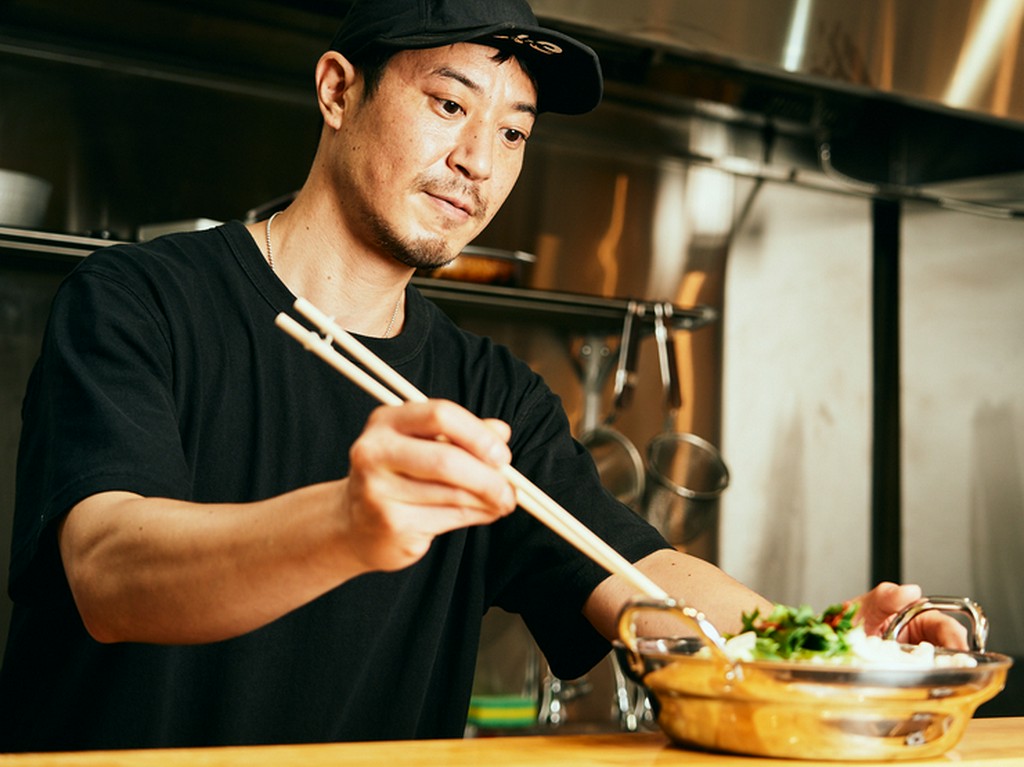 お酒も食材も全国からおいしいものを集めて提供しています